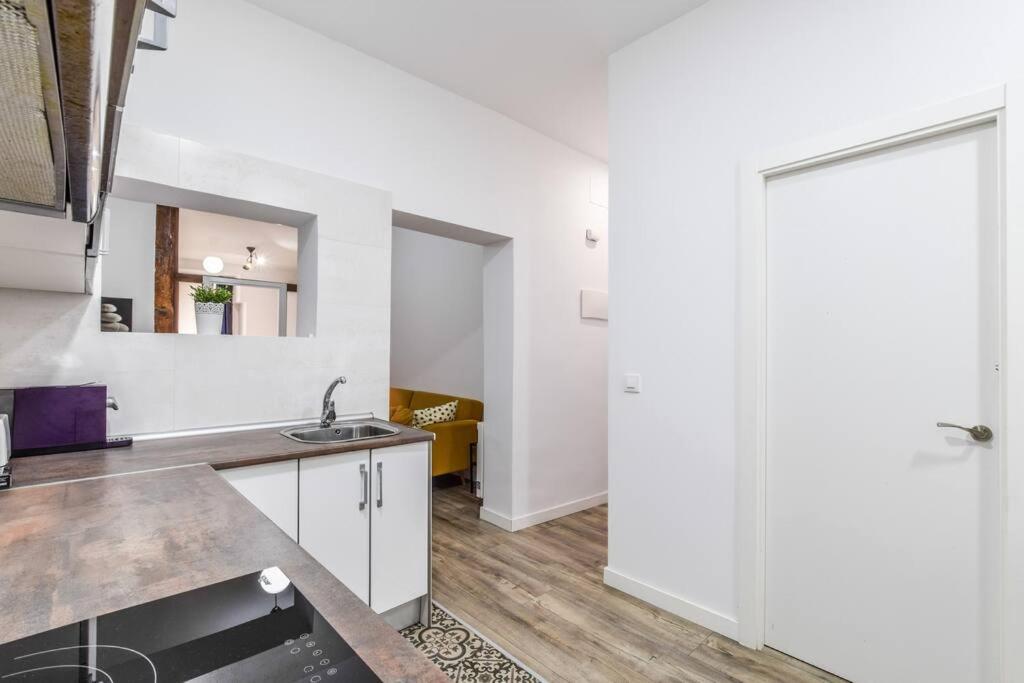 Appartamento Unique Flat La Latina * Billiard & Darts Madrid Esterno foto